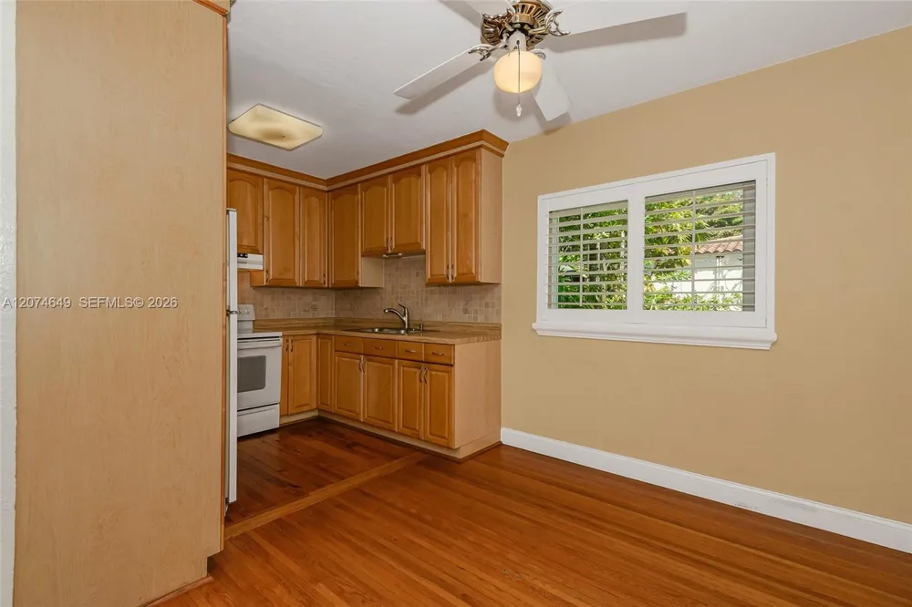 989 Eastward Dr Miami Springs, FL 33166