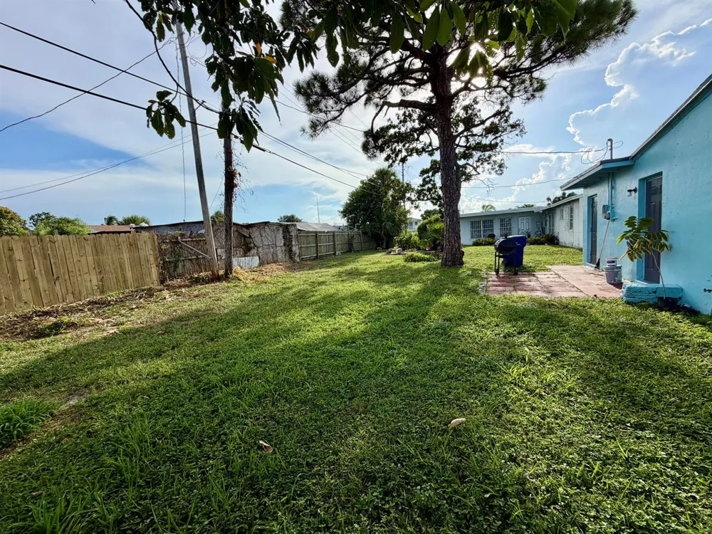 1061 W 4TH STREET Riviera Beach, FL 33404