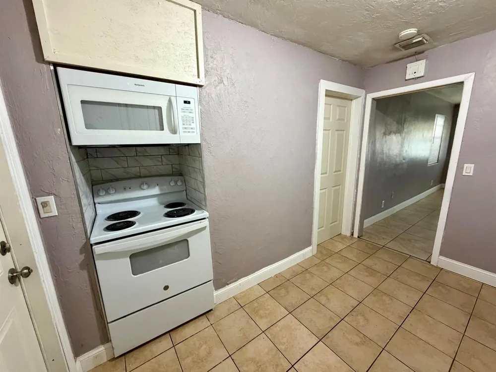 1061 W 4TH STREET Riviera Beach, FL 33404