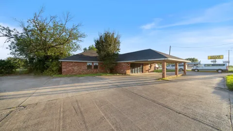 1409 W South Commerce Street