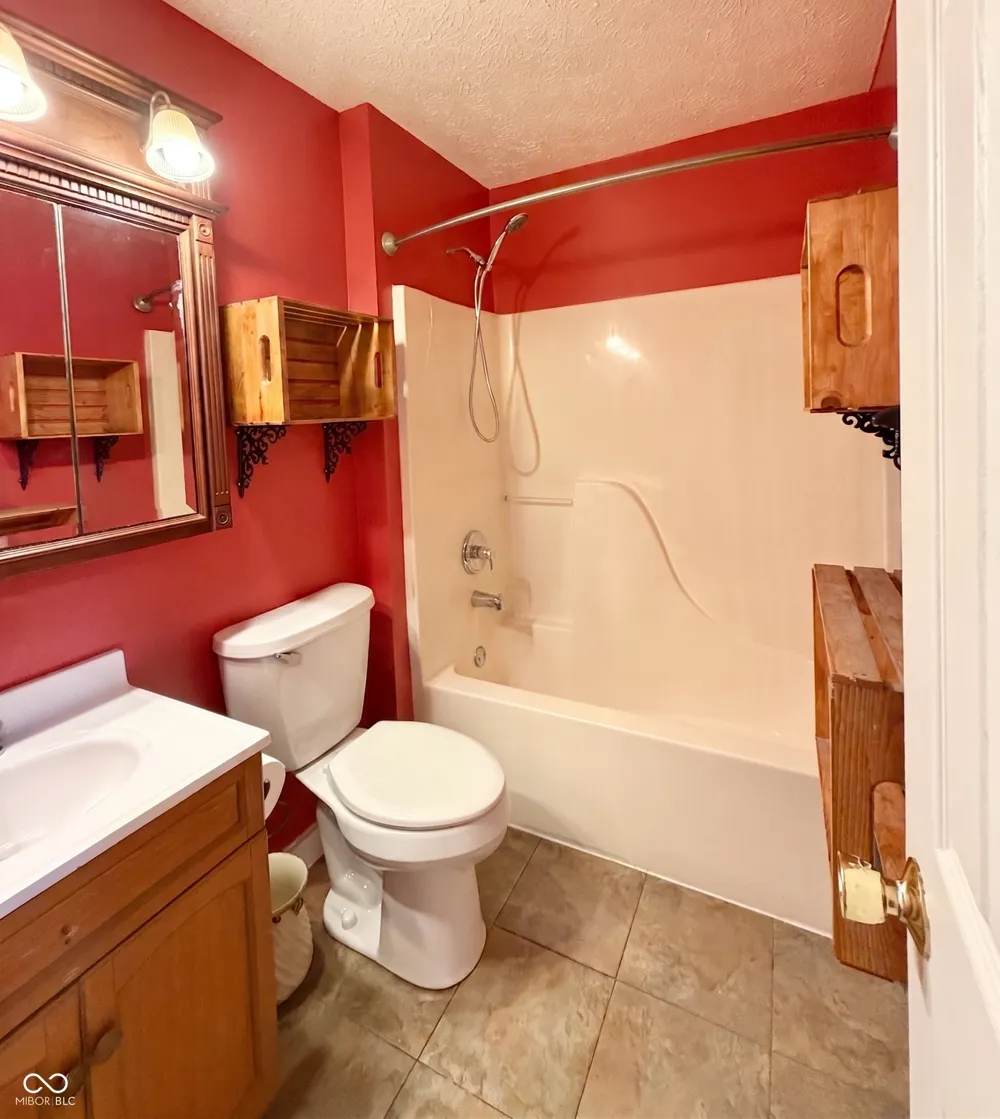 1026 Fox Trace Drive Anderson, IN 46013