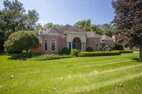 1910 Catkin Circle