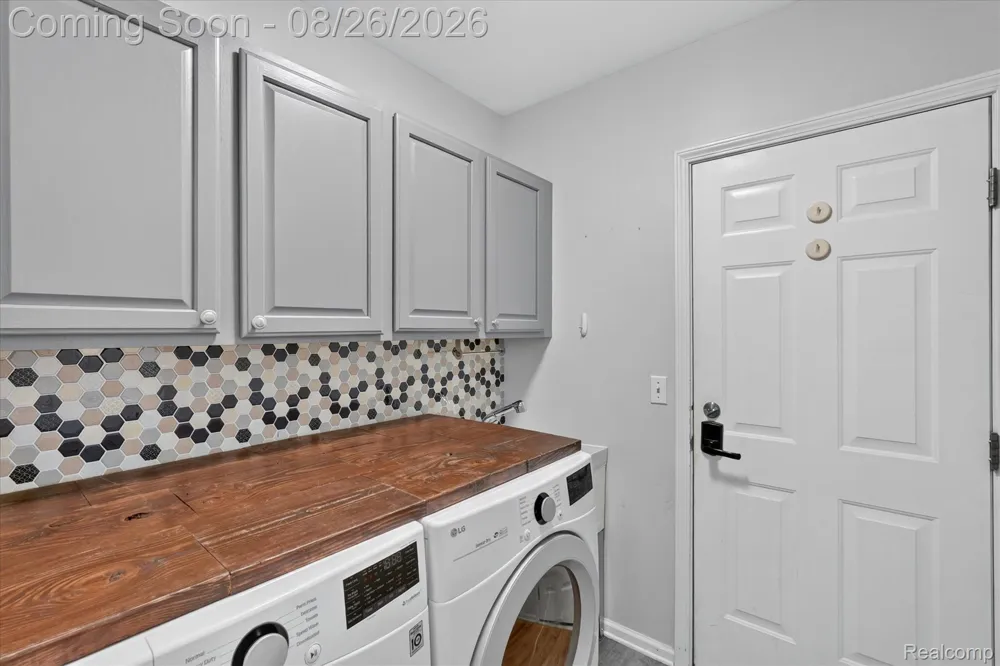 6350 Knob Hill Court Grand Blanc Charter Township, MI 48439