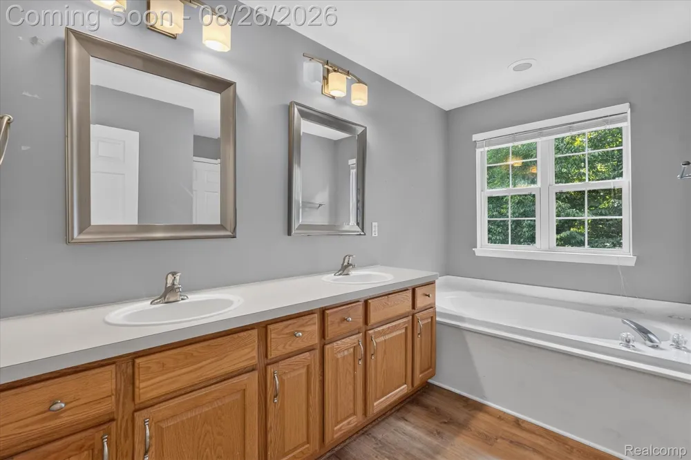 6350 Knob Hill Court Grand Blanc Charter Township, MI 48439