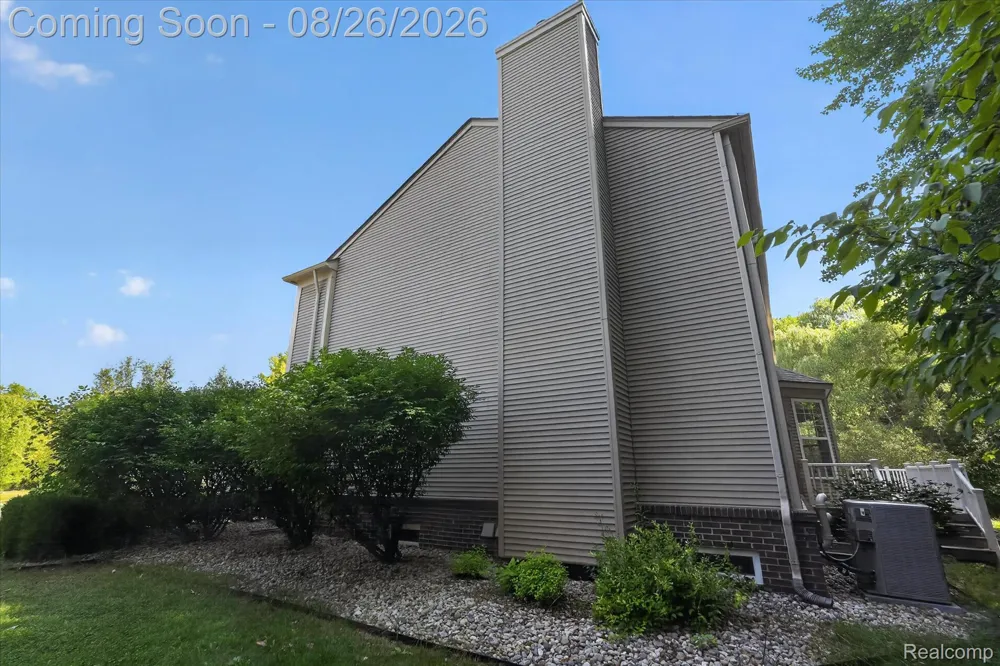 6350 Knob Hill Court Grand Blanc Charter Township, MI 48439
