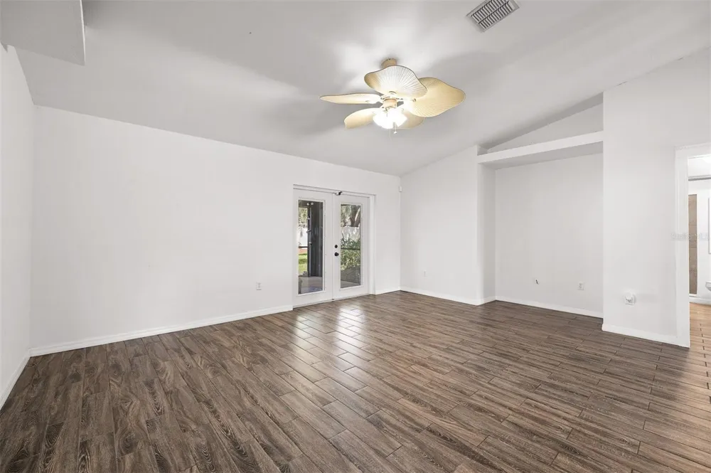 1031 E WALTS AVENUE Deland, FL 32724