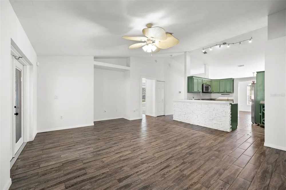 1031 E WALTS AVENUE Deland, FL 32724
