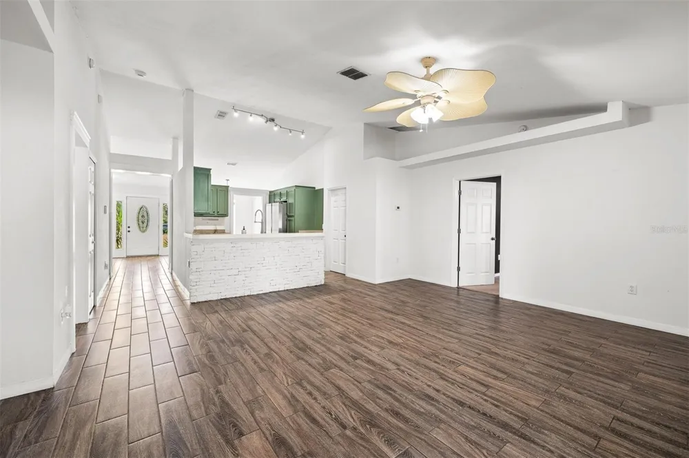 1031 E WALTS AVENUE Deland, FL 32724