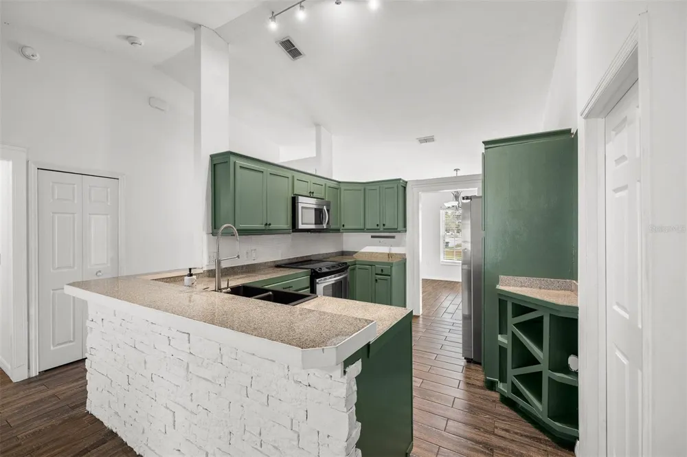 1031 E WALTS AVENUE Deland, FL 32724