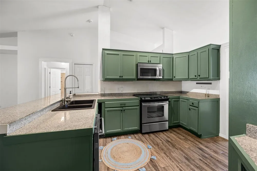 1031 E WALTS AVENUE Deland, FL 32724
