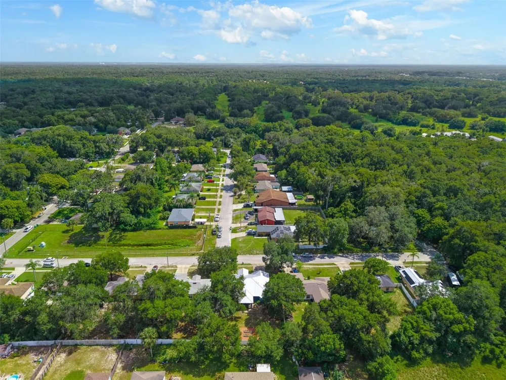 1031 E WALTS AVENUE Deland, FL 32724