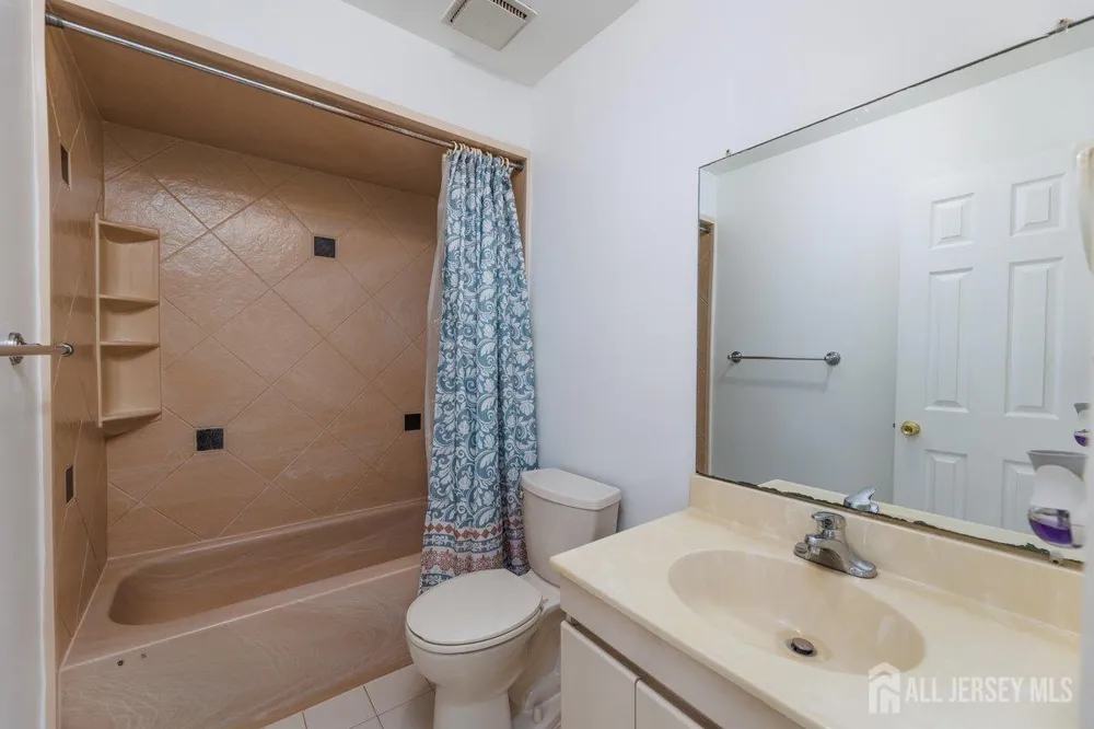 104 Maple Hill Drive Woodbridge Proper, NJ 07095