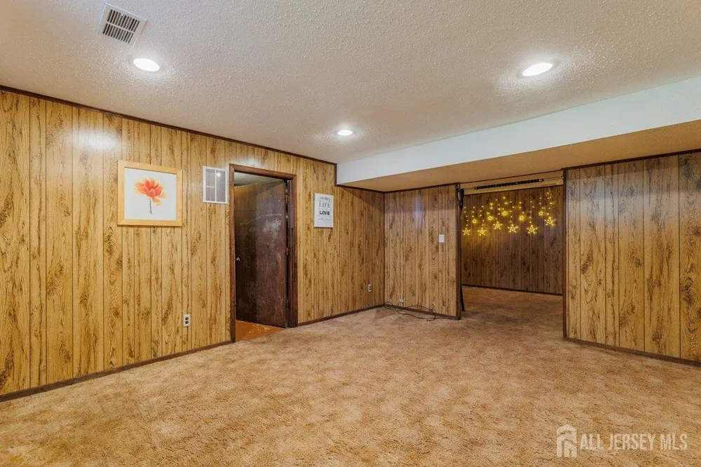 104 Maple Hill Drive Woodbridge Proper, NJ 07095