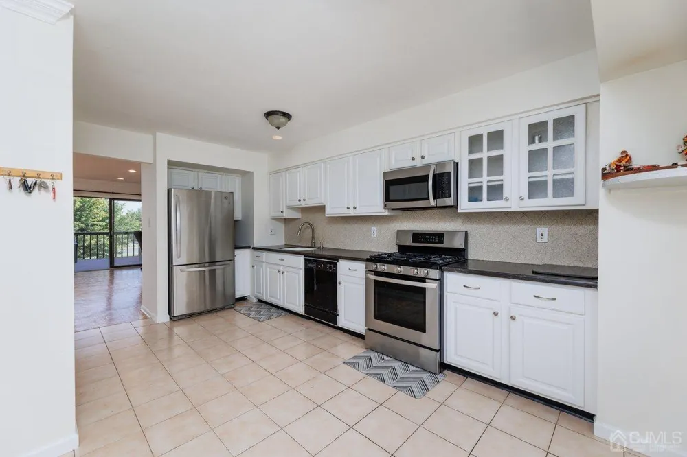 104 Maple Hill Drive Woodbridge Proper, NJ 07095