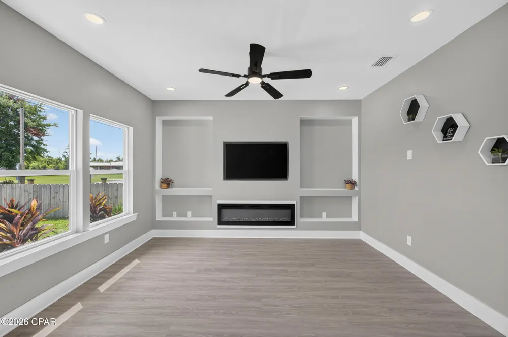927 Spring Avenue Panama City, FL 32401