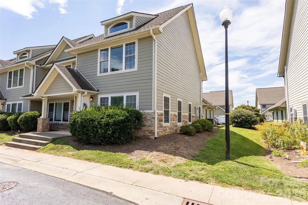 14 Rotunda Circle Asheville, NC 28806