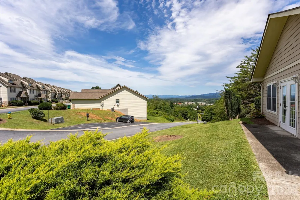 14 Rotunda Circle Asheville, NC 28806