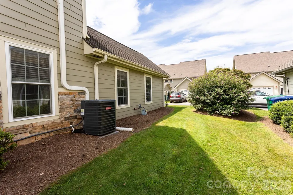 14 Rotunda Circle Asheville, NC 28806