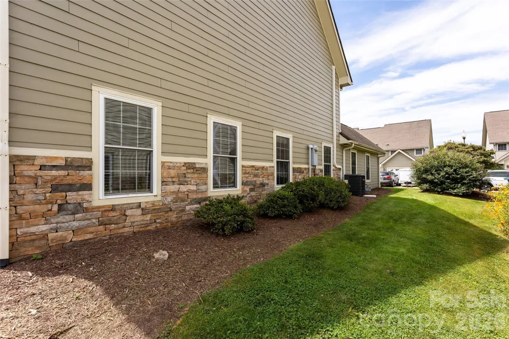 14 Rotunda Circle Asheville, NC 28806