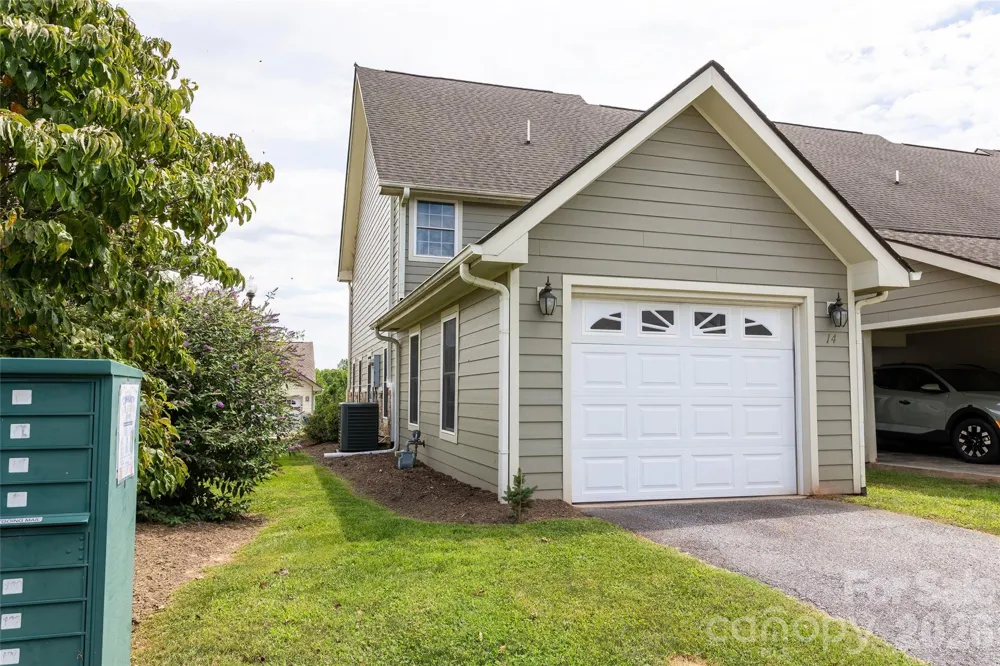14 Rotunda Circle Asheville, NC 28806