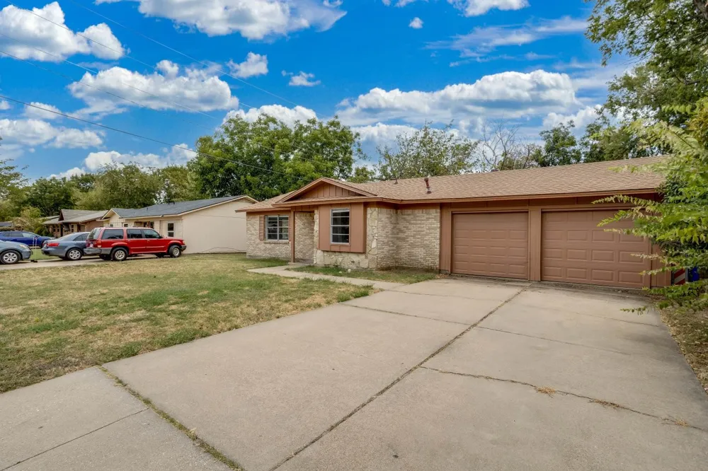 5728 Emerson Drive Watauga, TX 76148