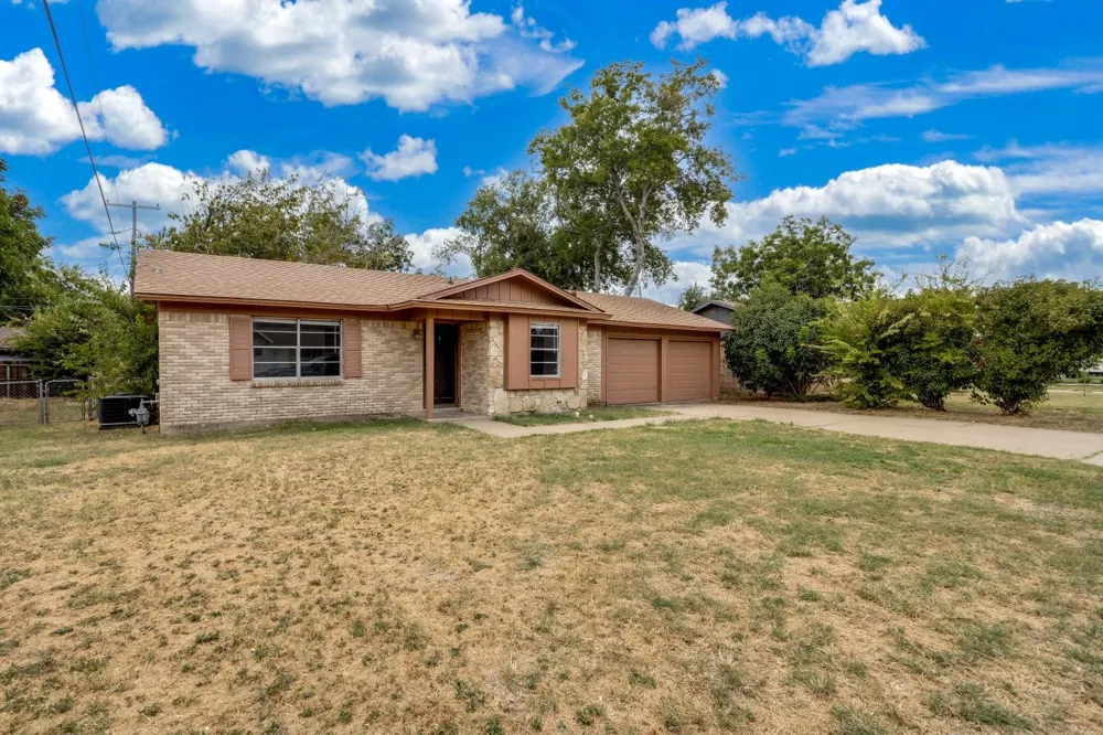 5728 Emerson Drive Watauga, TX 76148