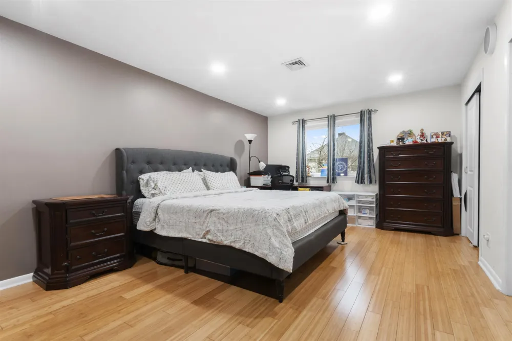 8305 BERGENLINE AVE North Bergen, NJ 07047