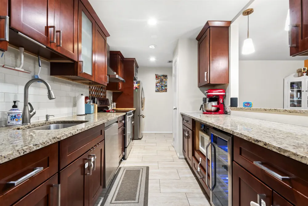 8305 BERGENLINE AVE North Bergen, NJ 07047