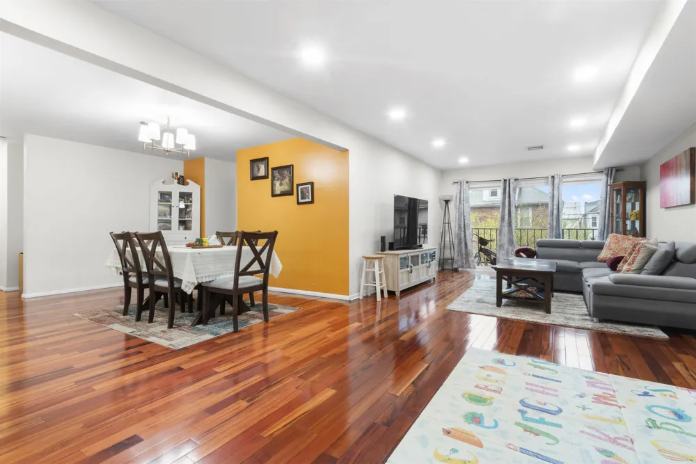 8305 BERGENLINE AVE North Bergen, NJ 07047