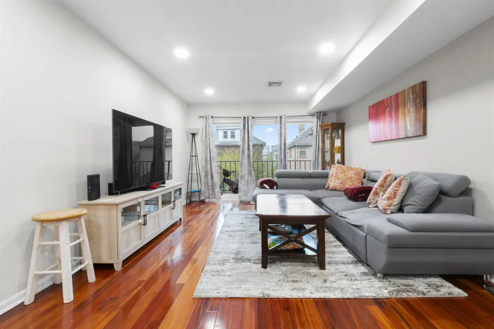 8305 BERGENLINE AVE North Bergen, NJ 07047