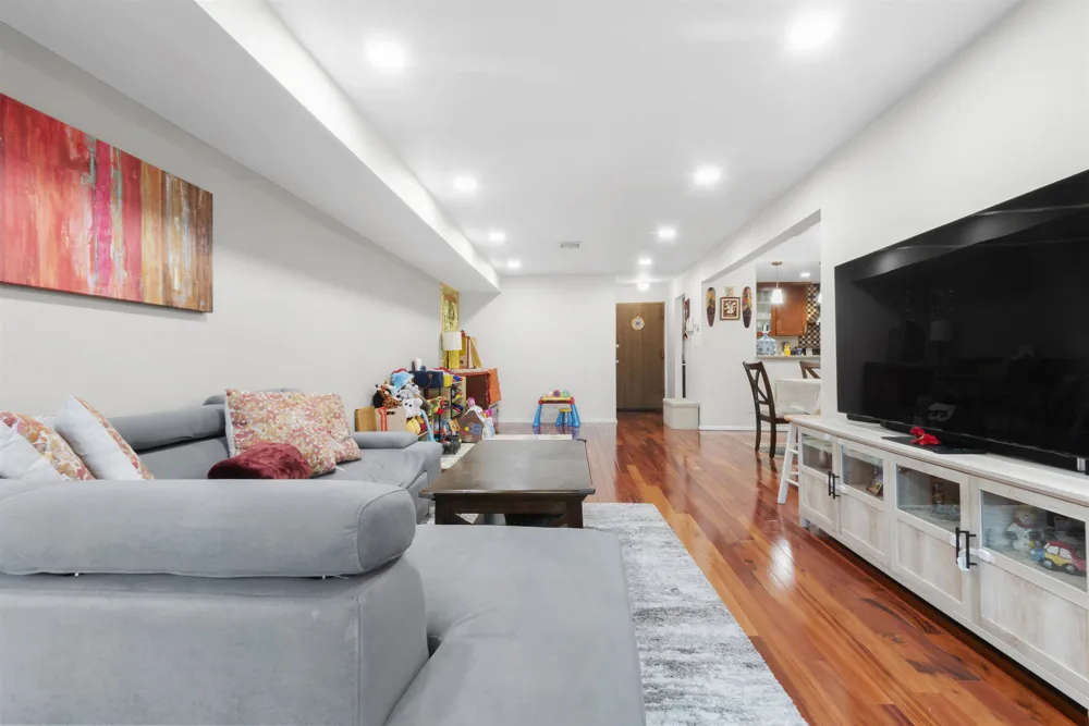 8305 BERGENLINE AVE North Bergen, NJ 07047