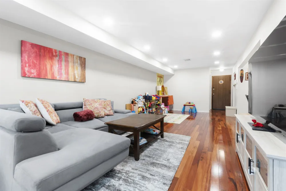 8305 BERGENLINE AVE North Bergen, NJ 07047