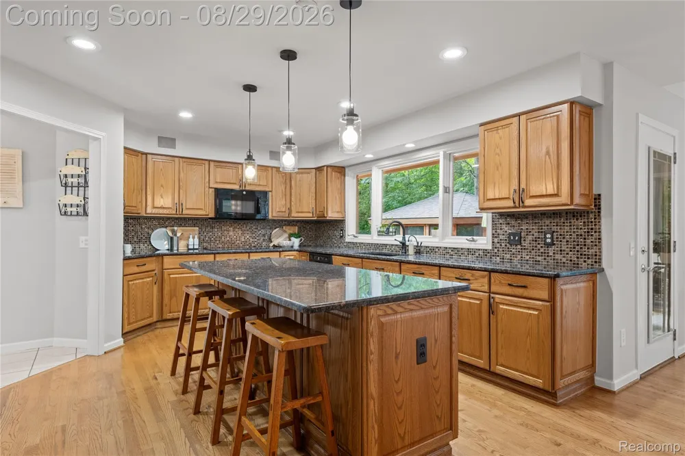 1733 Apple Ridge Court Rochester Hills City, MI 48306