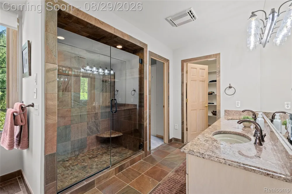 1733 Apple Ridge Court Rochester Hills City, MI 48306