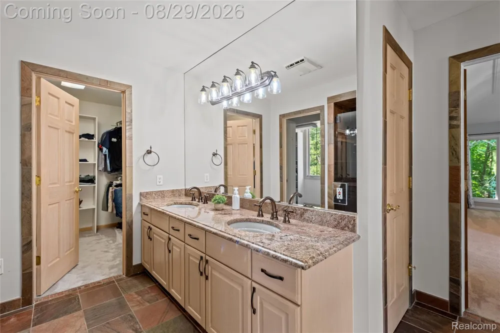 1733 Apple Ridge Court Rochester Hills City, MI 48306
