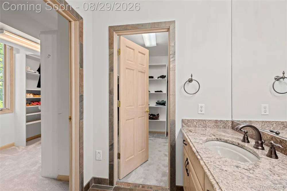 1733 Apple Ridge Court Rochester Hills City, MI 48306