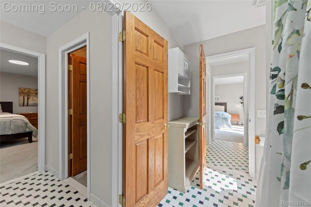 1733 Apple Ridge Court Rochester Hills City, MI 48306