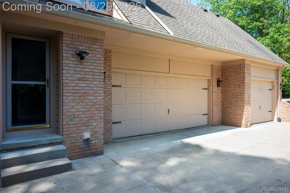 1733 Apple Ridge Court Rochester Hills City, MI 48306