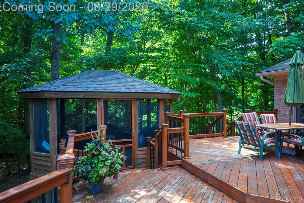 1733 Apple Ridge Court Rochester Hills City, MI 48306