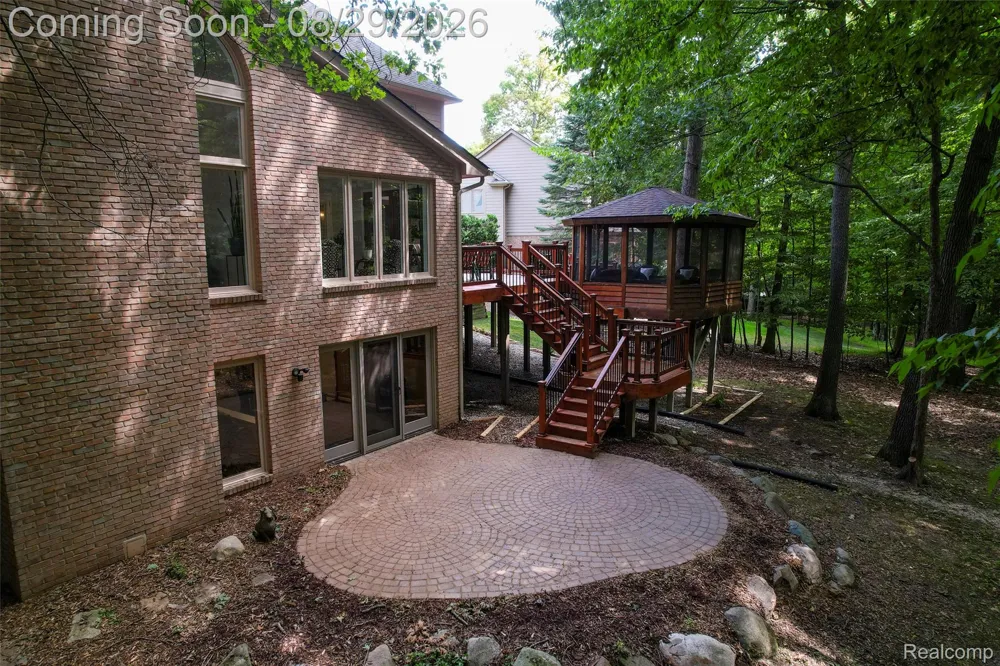 1733 Apple Ridge Court Rochester Hills City, MI 48306