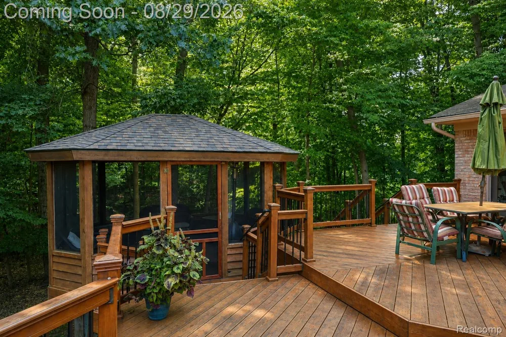 1733 Apple Ridge Court Rochester Hills City, MI 48306