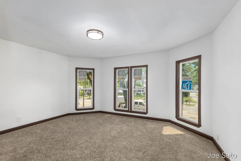 117 E Wright Avenue Shepherd Village, MI 48883