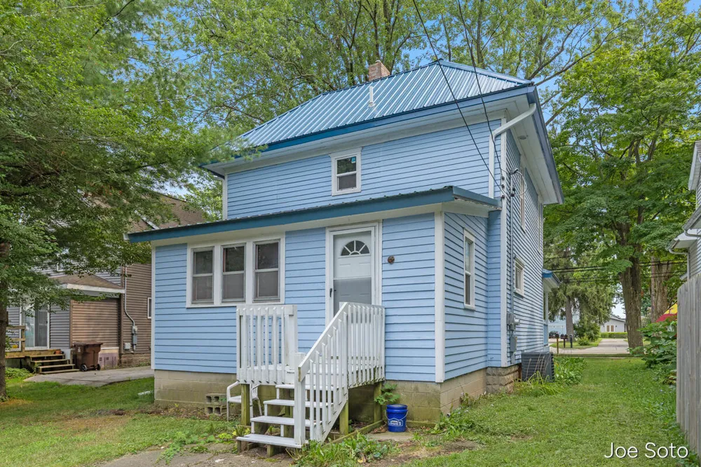 117 E Wright Avenue Shepherd Village, MI 48883