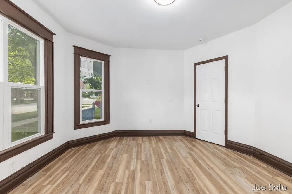 117 E Wright Avenue Shepherd Village, MI 48883