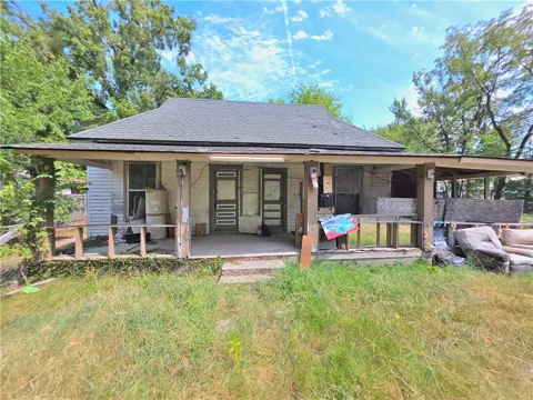 121 Black Avenue