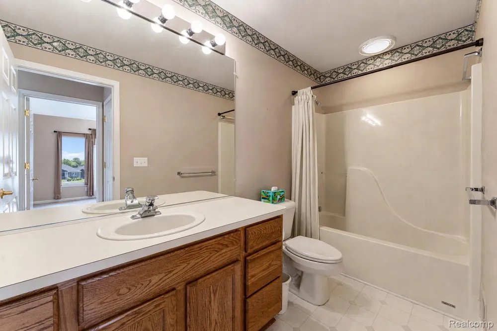 969 Hidden Creek Drive South Lyon City, MI 48178
