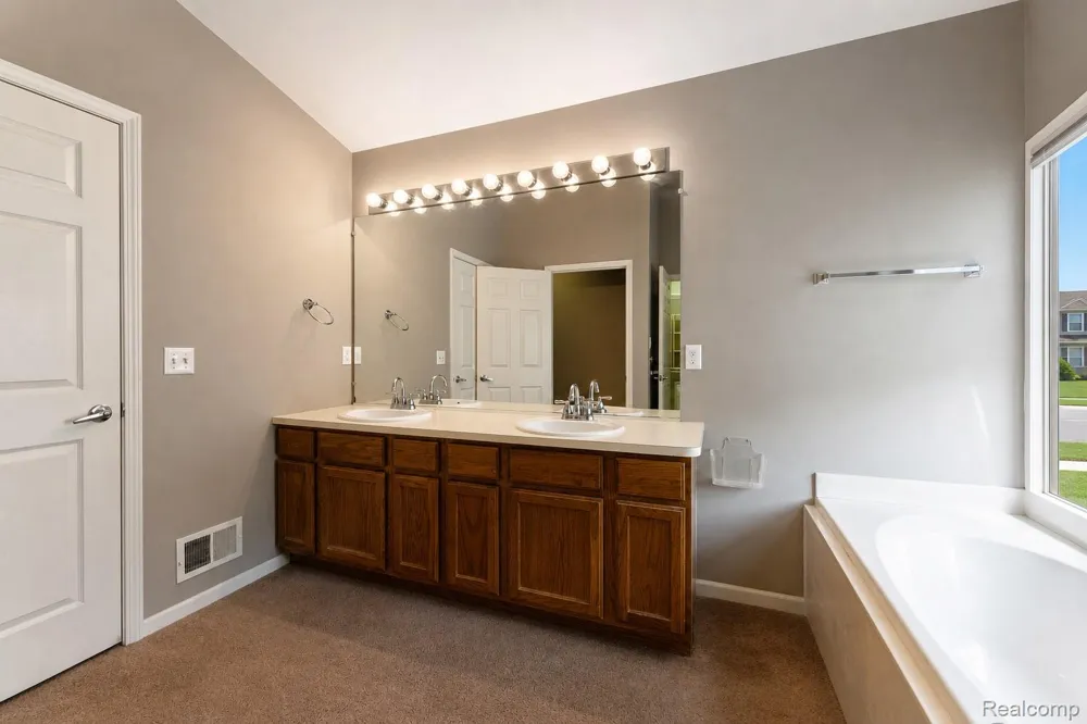 969 Hidden Creek Drive South Lyon City, MI 48178