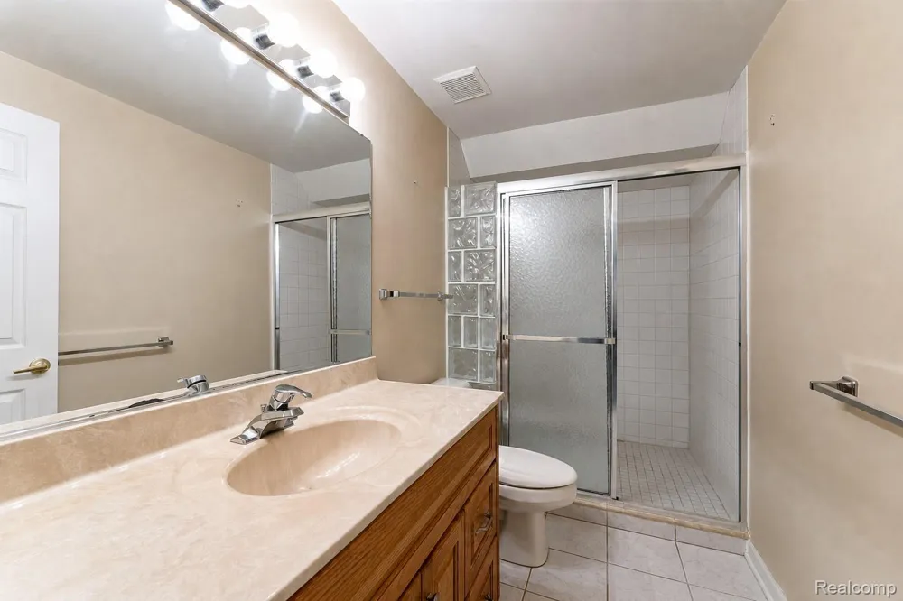 969 Hidden Creek Drive South Lyon City, MI 48178
