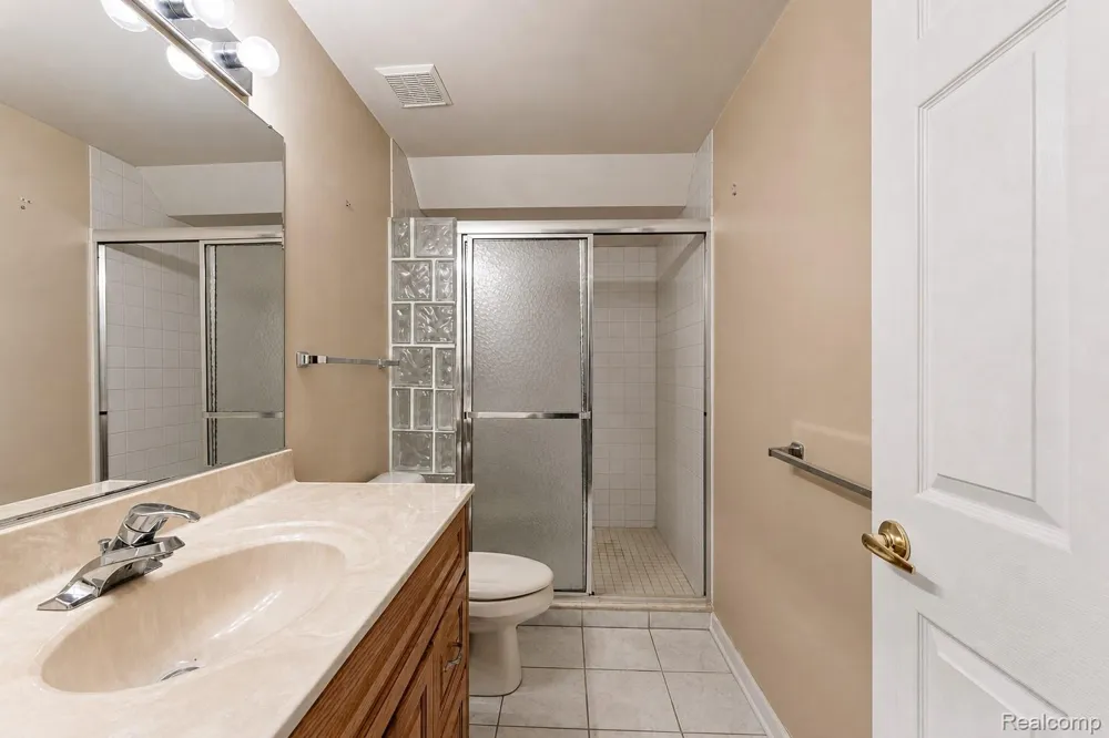 969 Hidden Creek Drive South Lyon City, MI 48178