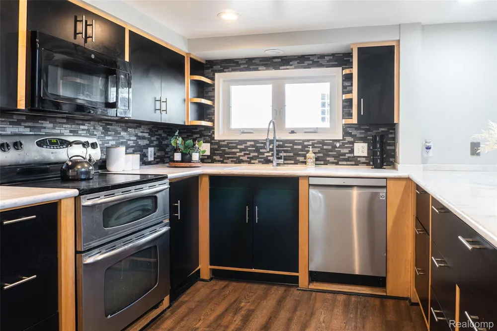 1834 Fairview Street Birmingham City, MI 48009